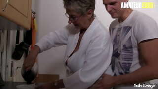 REIFE SWINGER-#Erna-ကြောကြီးမားတဲ့မြည်းကို Cougar ပေါ်ခုန်ကြက်နှင့်မှုတ်နှင့်သူမ၏ယောက်ျား