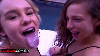 Babes memberi handjob