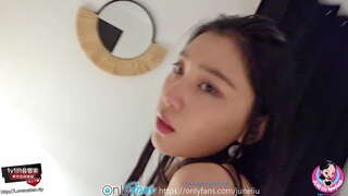 Јуни Лиу / SpicyGum - Домашен Hookup со Кинески Студент