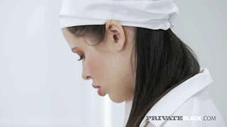 Syöminen keittiössä! Viettelevä babe Cassie Palo tyytyväinen, että BBC lihaa, kun se syvällä hänen pillua kunnes se on aika anaalista! Hyvää Ruokahalua! Koko Leffa &amp;amp; 1000s Lisää PrivateBlack.com!