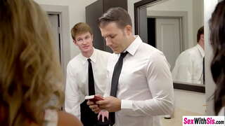 Сэксуальныя падлеткі Міс Фэрис і Уітні Райт атрымлівалі асалоду ад жорсткім сэксам ўтрох пасля таго, як адсмактаць член