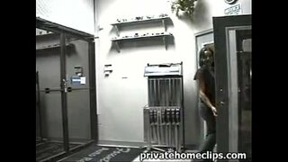 Gudrs piedauzīgo meiteni dod boss LABĀKO orālo seksu darbā