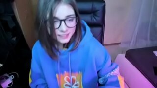 Pendejita chwarae gyda dildo